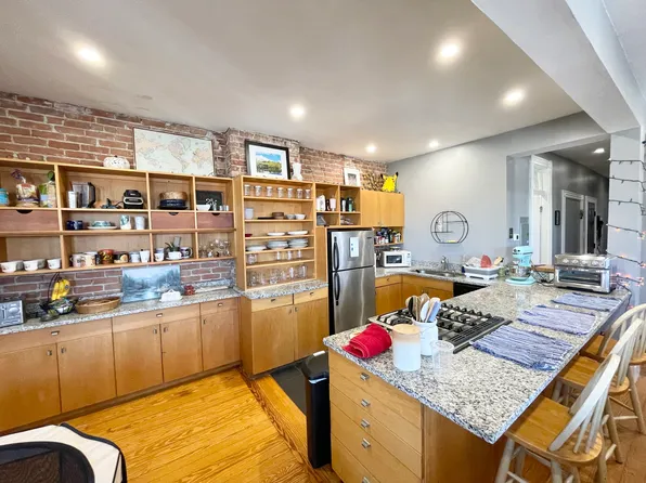 18 Sunset St, Roxbury, MA