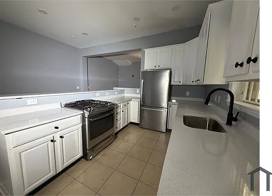 3 bed, $1,900 — Photo 2