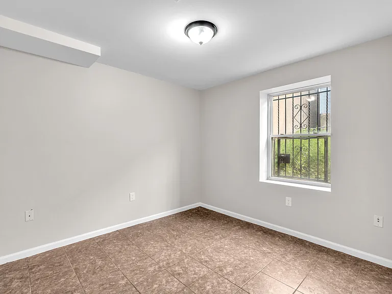 15-17 Wharton St #1 — Photo 9