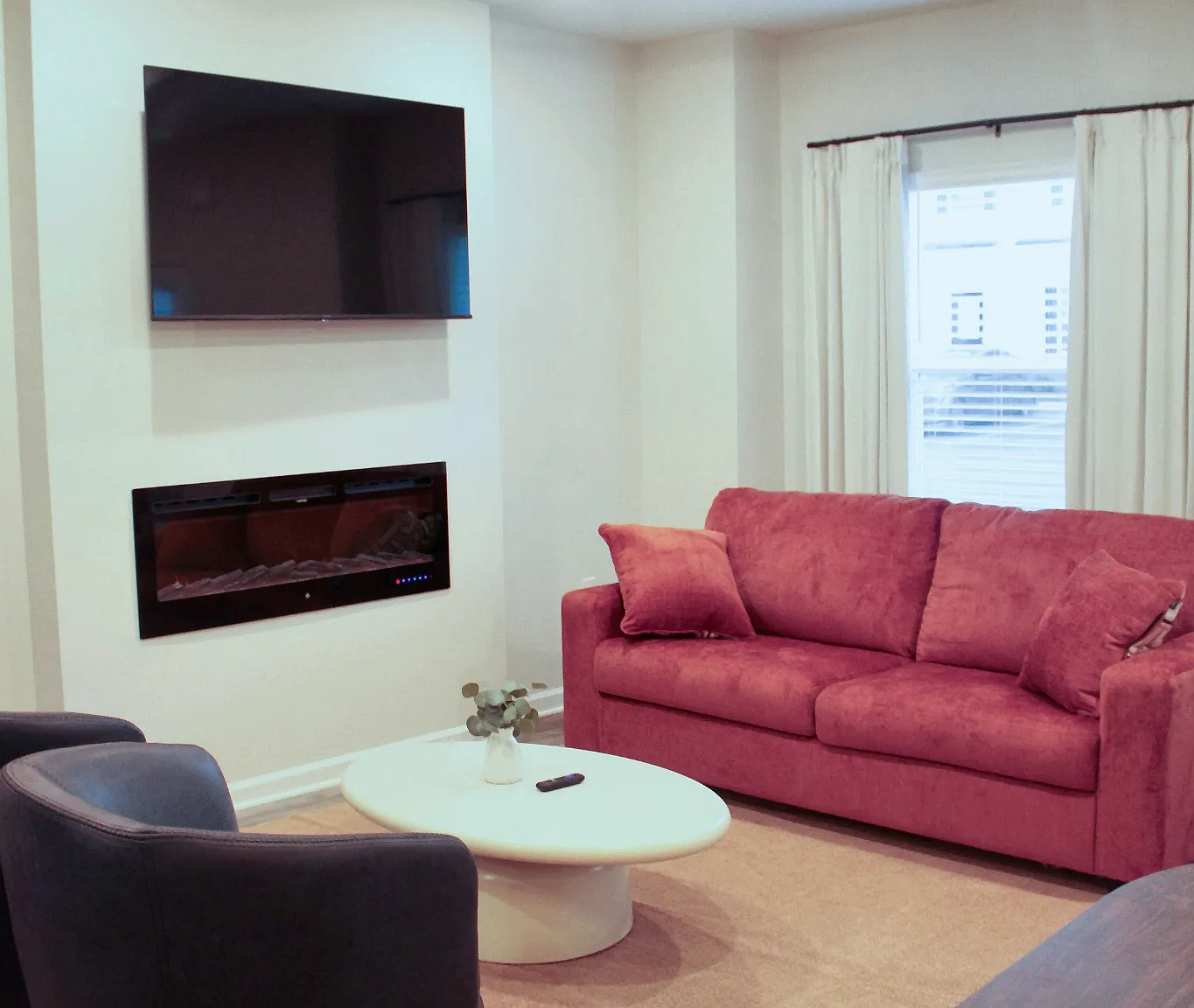 3247 Hamlet Dr — Photo 2