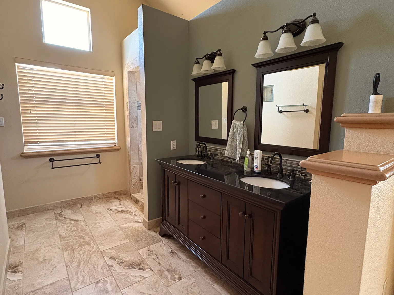 3 bed, 2000 sqft, $2,300 — Photo 3