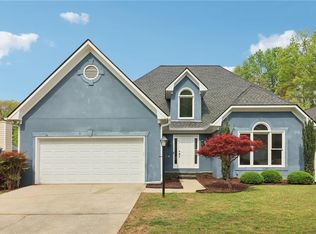 145 Glen Holly Dr, Roswell, GA 30076