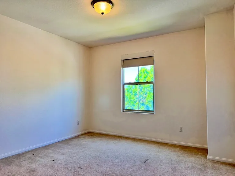 1876 Champagne Ct #5 — Photo 19