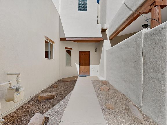 3rd image of 3153 La Paz Ln