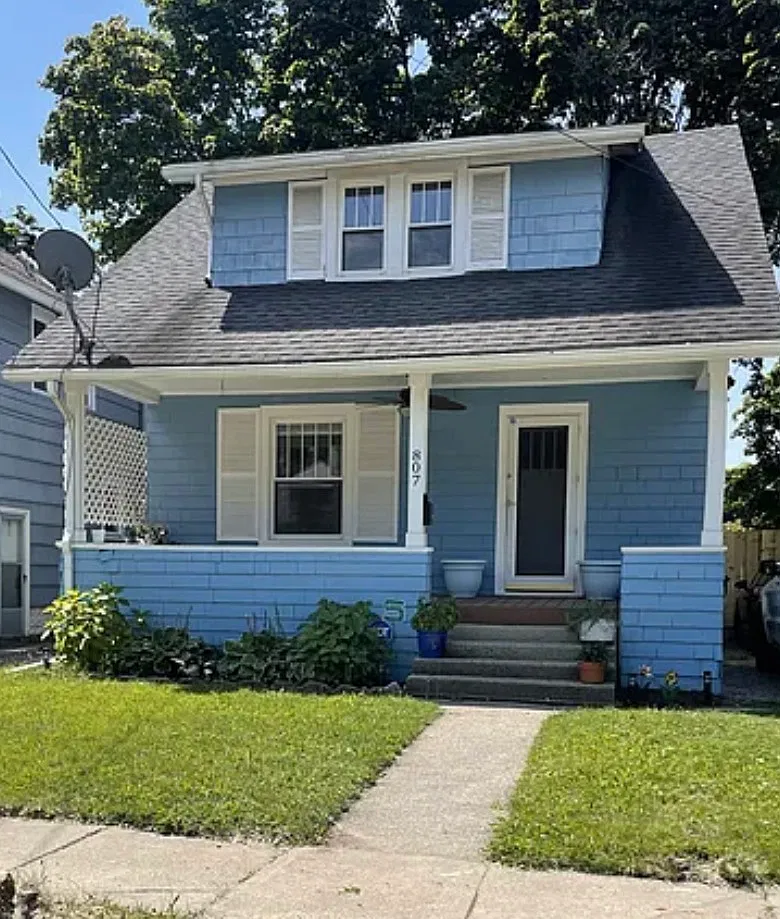 3 bed, 1200 sqft, $2,200 — Photo 1