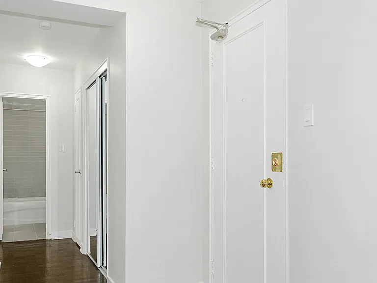 103 Avenue Rd — Photo 12