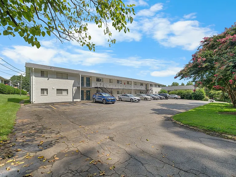 Monarch Apartments — Photo 38