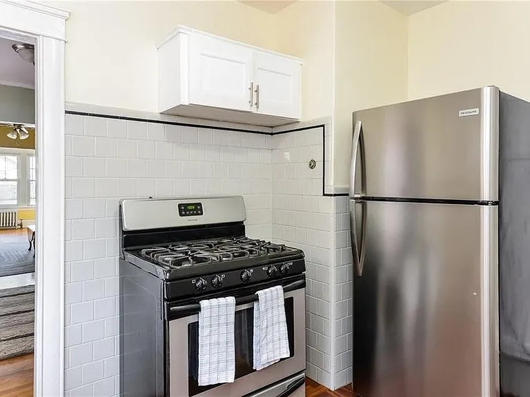 17 Pembroke Ave #2 — Photo 8