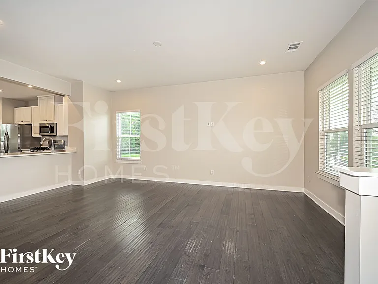 9601 Colton Rd — Photo 3