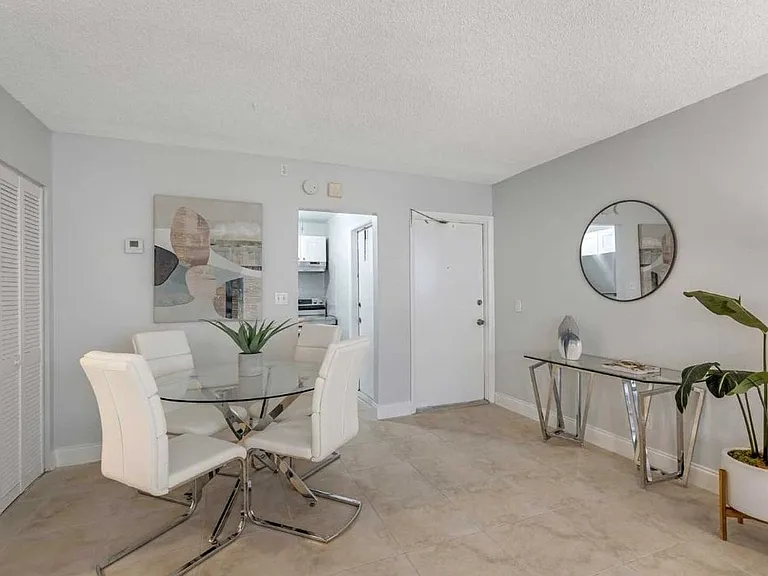 Amberstone Apartments — Photo 14