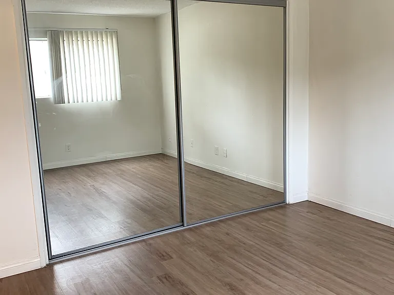 607 Marine St #7 — Photo 8