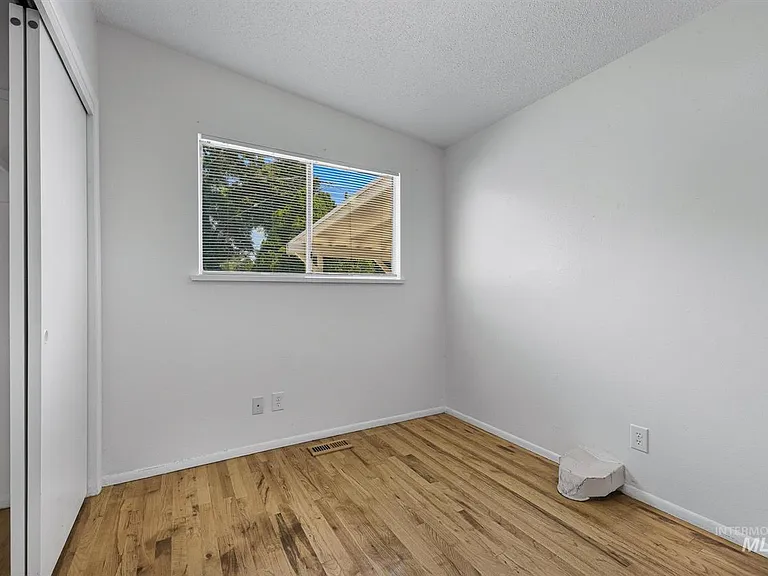 2504 S Annett St — Photo 21