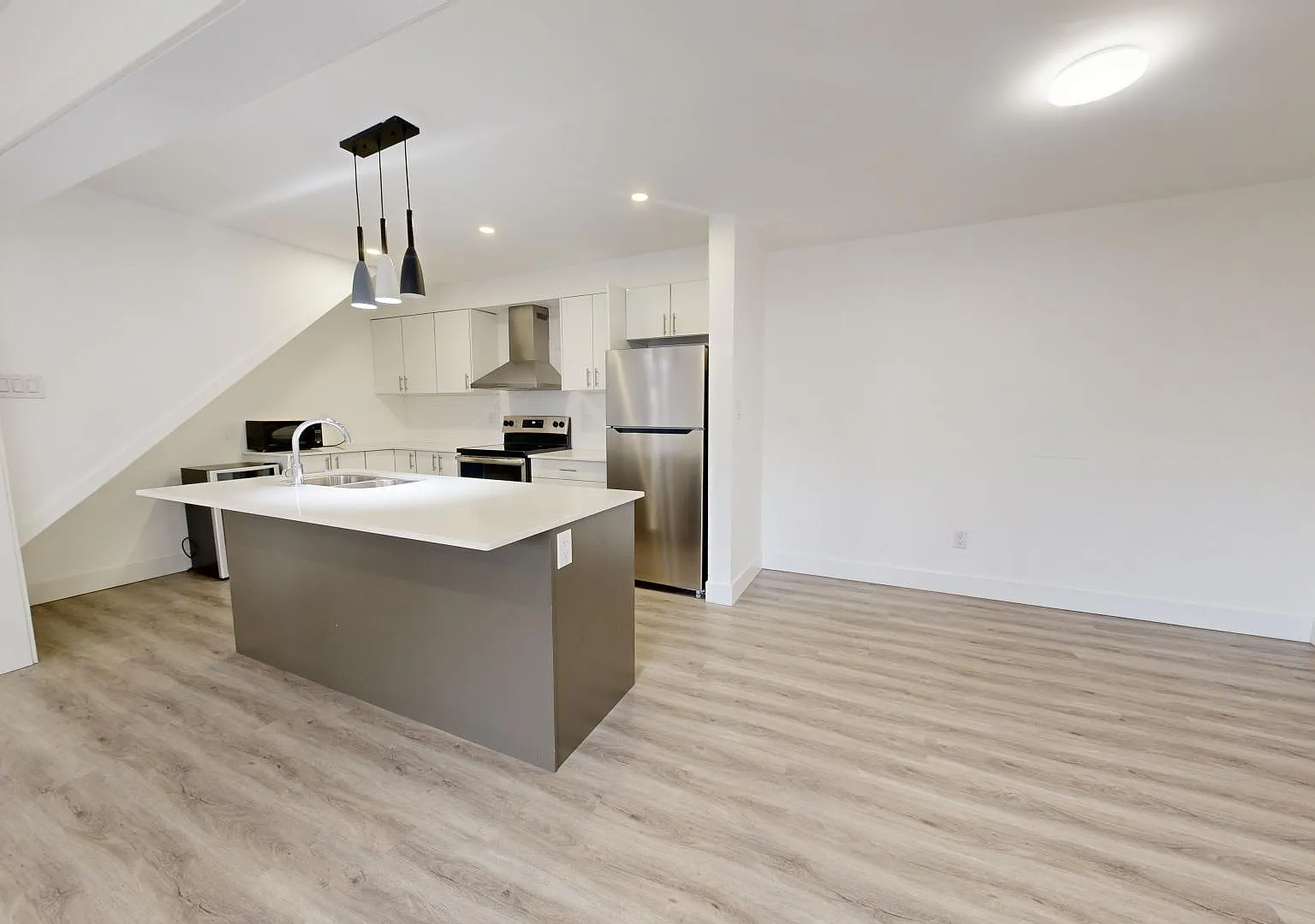 105 Andover Drive London — Photo 3