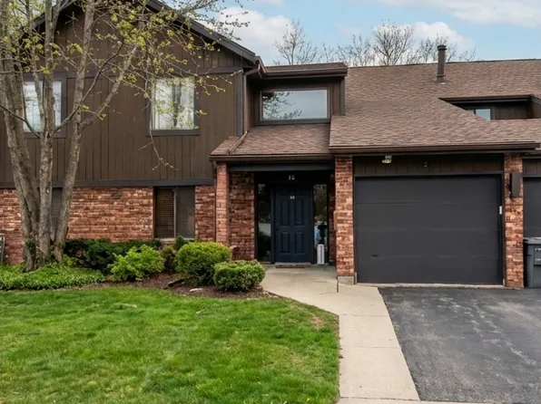 15 Creekside Cir APT B, Elgin, IL 60123