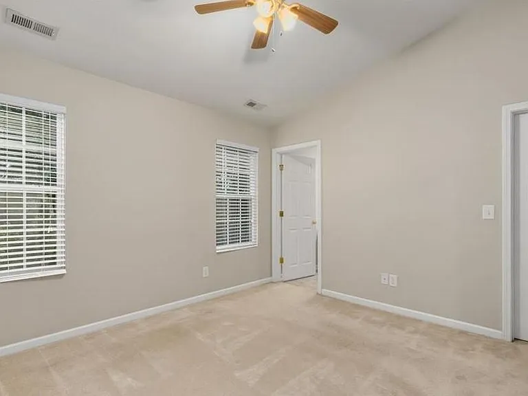 28 Sharpstone Ln — Photo 8