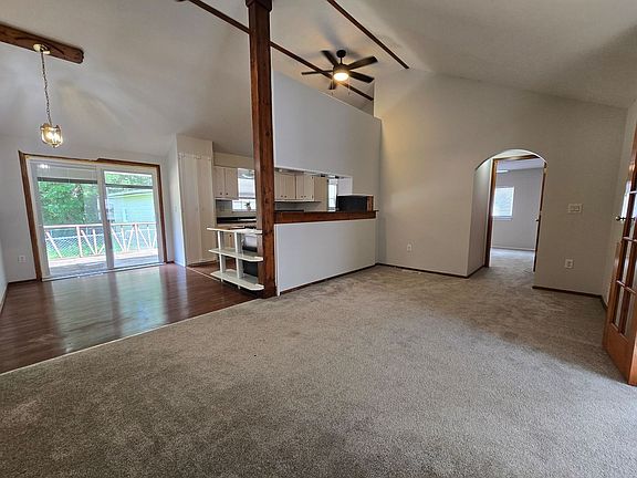 3rd image of 16 Wilshire Wood Dr