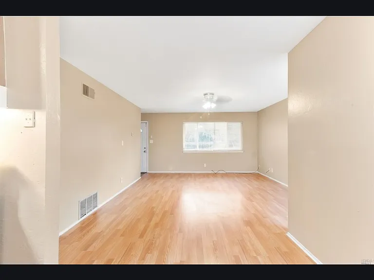 164 Denton Ct #B — Photo 5