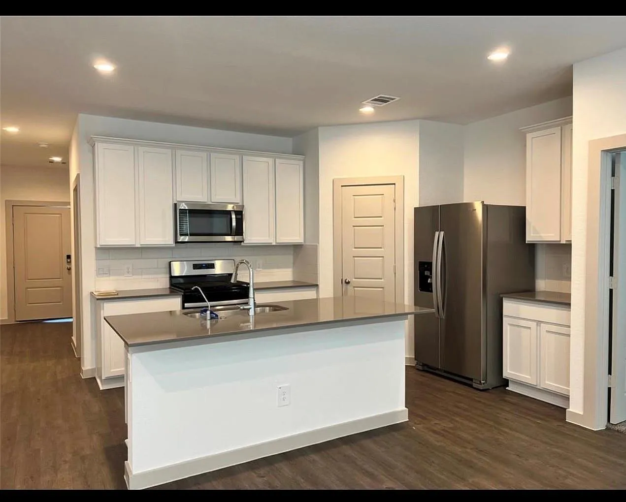 3 bed, 1575 sqft, $2,000 — Photo 3