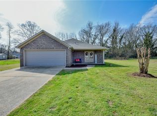 1221 Jamestown Cir, Moundville, AL 35474