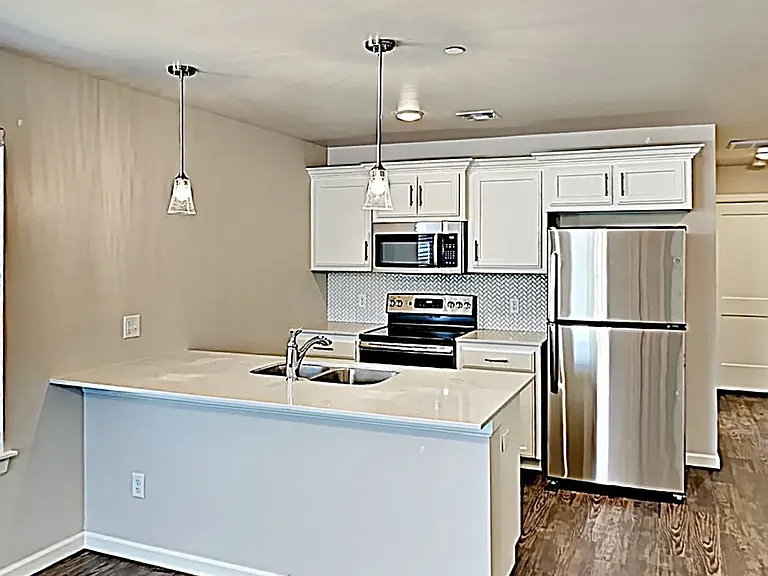 402 Summit Ridge Dr — Photo 2