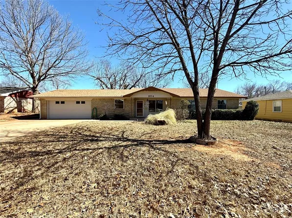 804 NW 7th St, Lindsay, OK 73052
