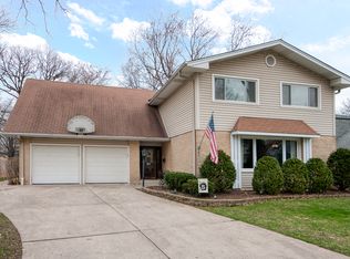 2097 Vermont St, Rolling Meadows, IL 60008