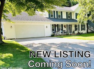 238 Patricia Ln, Wrightstown, WI 54180