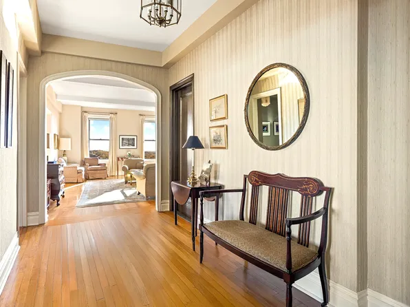 135 Eastern Parkway image 4 of 20