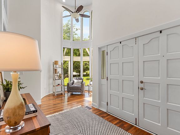 2nd image of 3920 Shadowood Cir