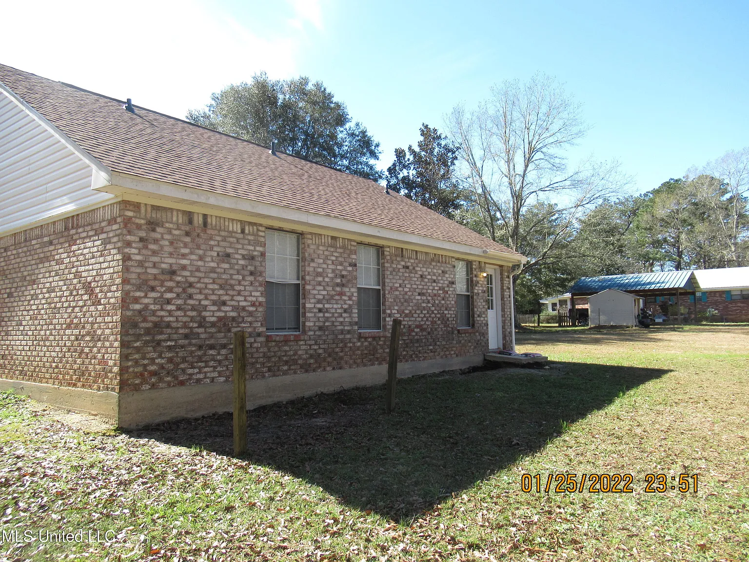 3 bed, 2.0 bath, 1088 sqft, $1,300 — Photo 2