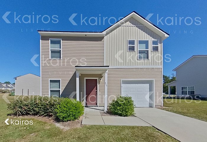 1st image of 924 Sanford Ln