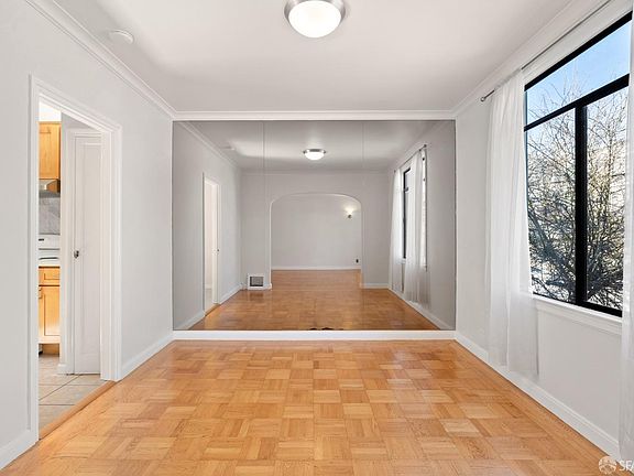 5th image of 109 Lawton St