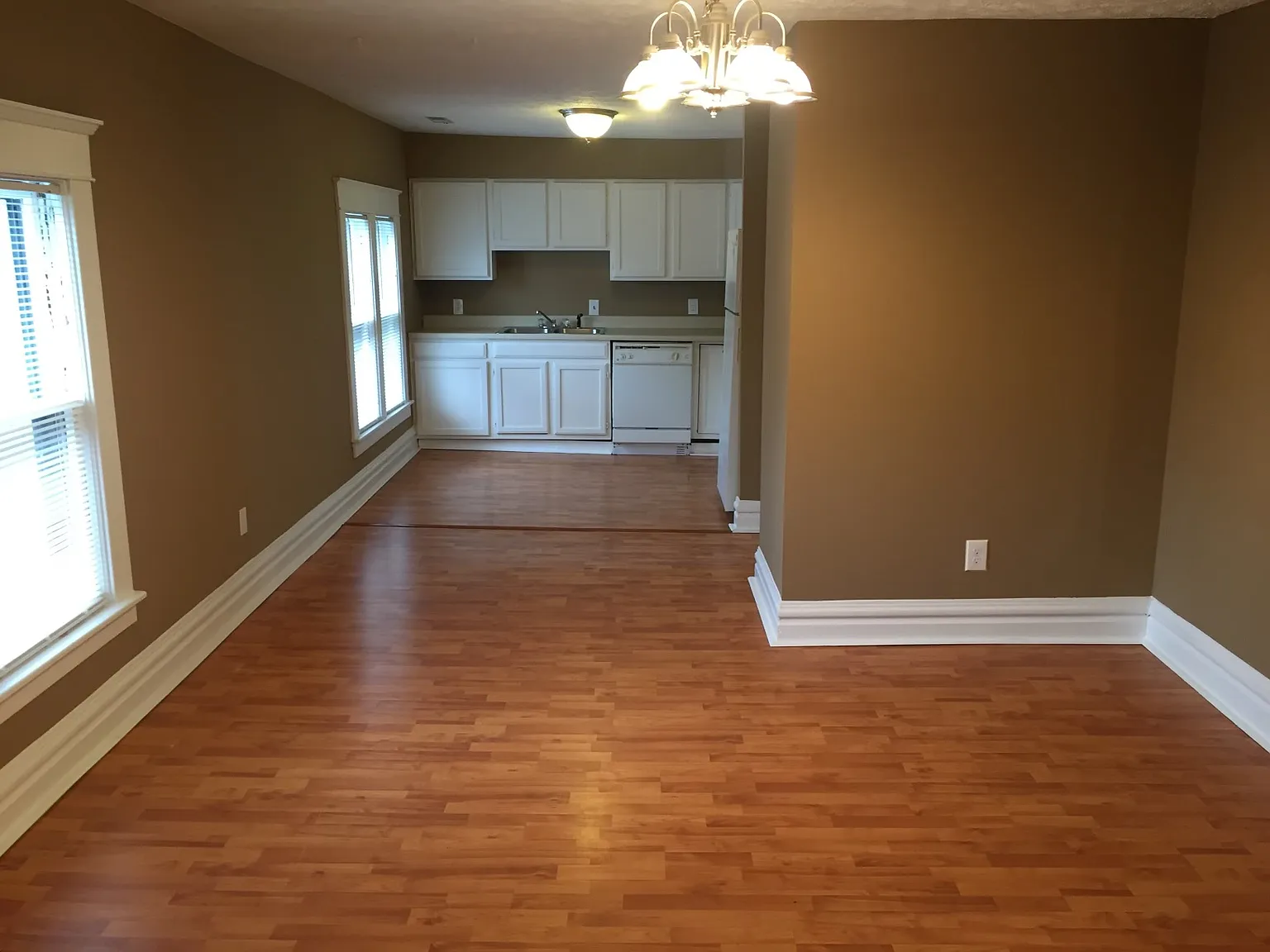 3 bed, 825 sqft, $1,495 — Photo 2