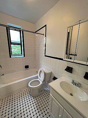 4th image of 544 W 157th St #5E