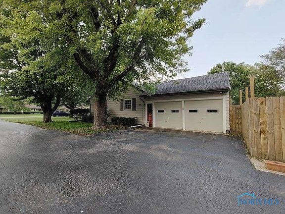 3rd image of 343 Fairlawn Pl