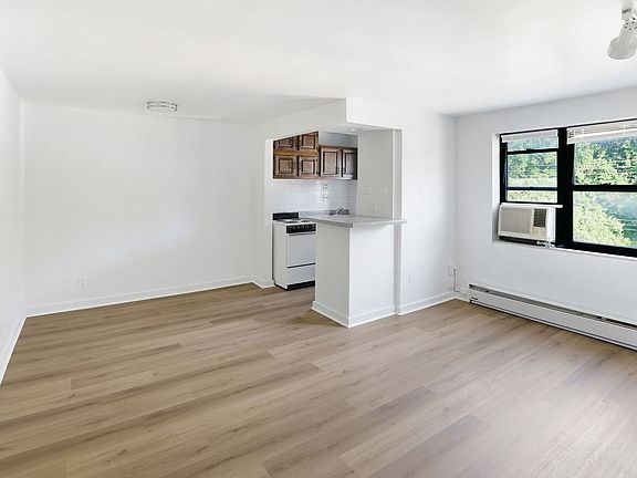 3rd image of 330 Greenlee Rd APT 25