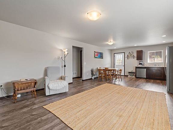 2nd image of 414 Diamond Ridge Blvd