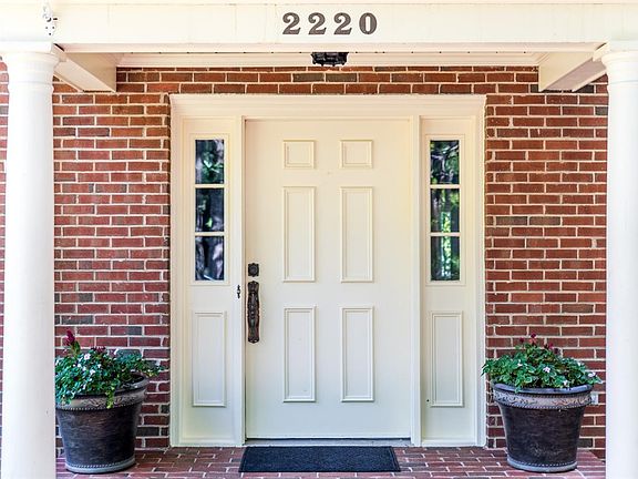 3rd image of 2220 Lark Pl