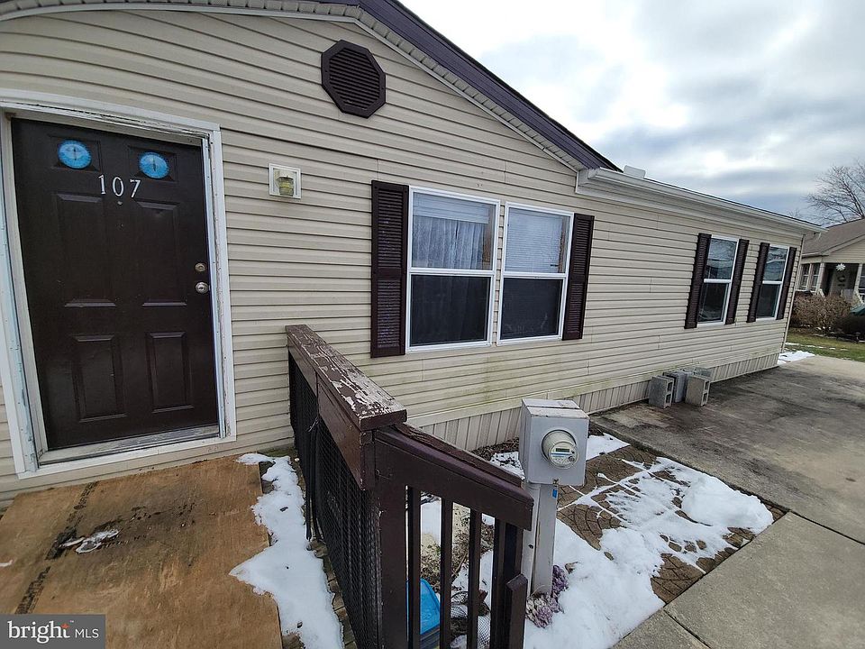 1st image of 107 Oak Knoll Est