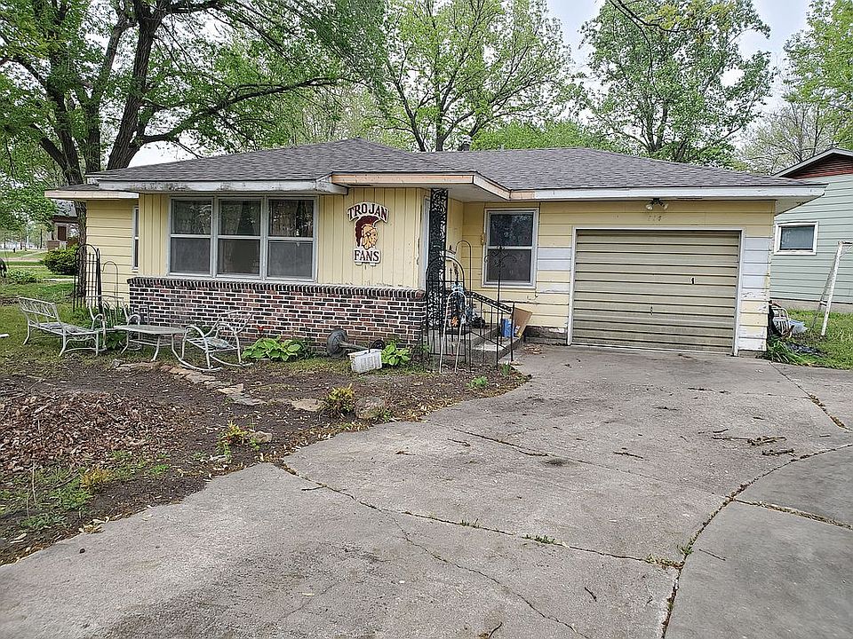 1st image of 114 W Forest Ave