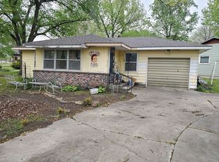 114 W Forest Ave, Girard, KS 66743