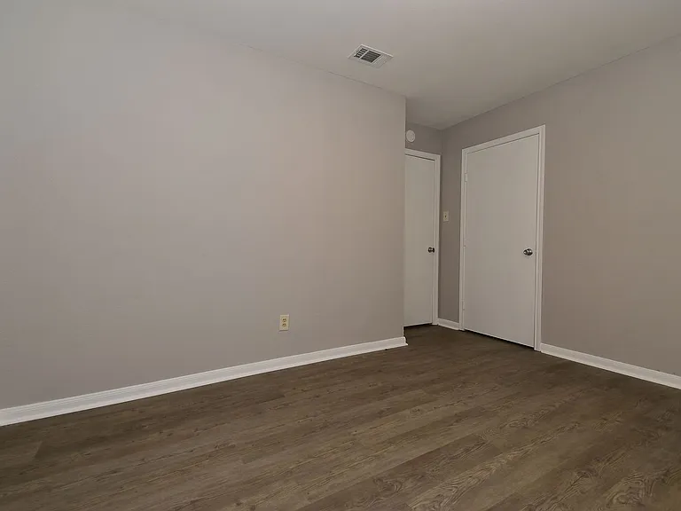 4008 Templeton St — Photo 28