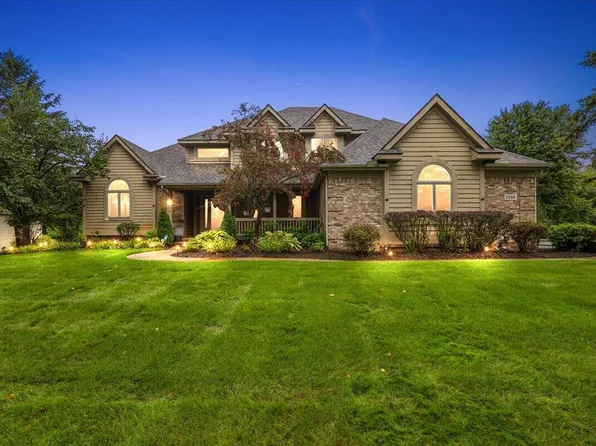5566 Creekview Dr, Ann Arbor, MI 48108