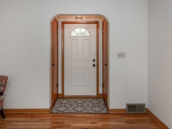 2nd image of 2211 W 13th St