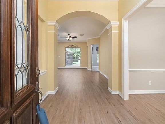 5th image of 16603 Town Lake Ct