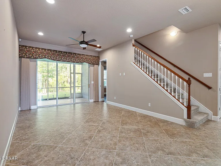 829 Pinewood Dr — Photo 6