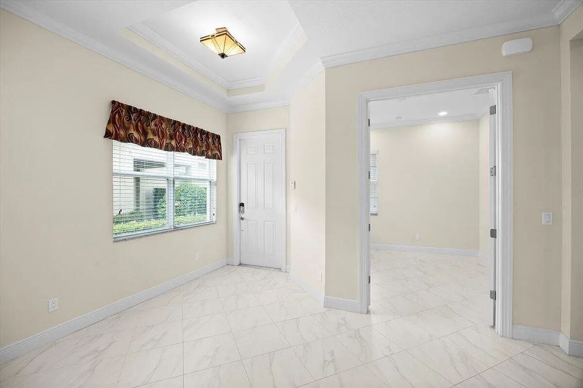 3 bed, 2.0 bath, 1831 sqft, $2,800 — Photo 4