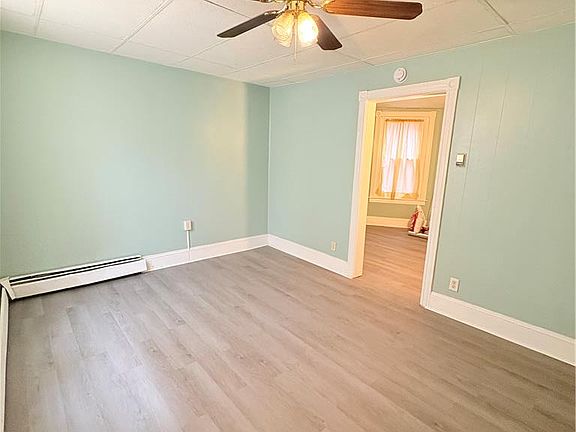 4th image of 905 Mechanic St