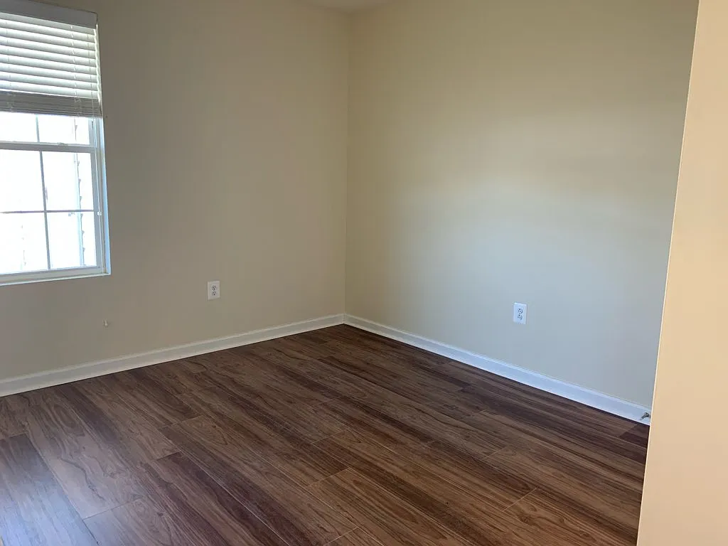 3 bed, $2,050 — Photo 4