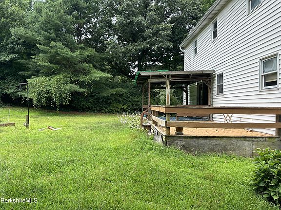 3rd image of 35 Oak Leaf Dr